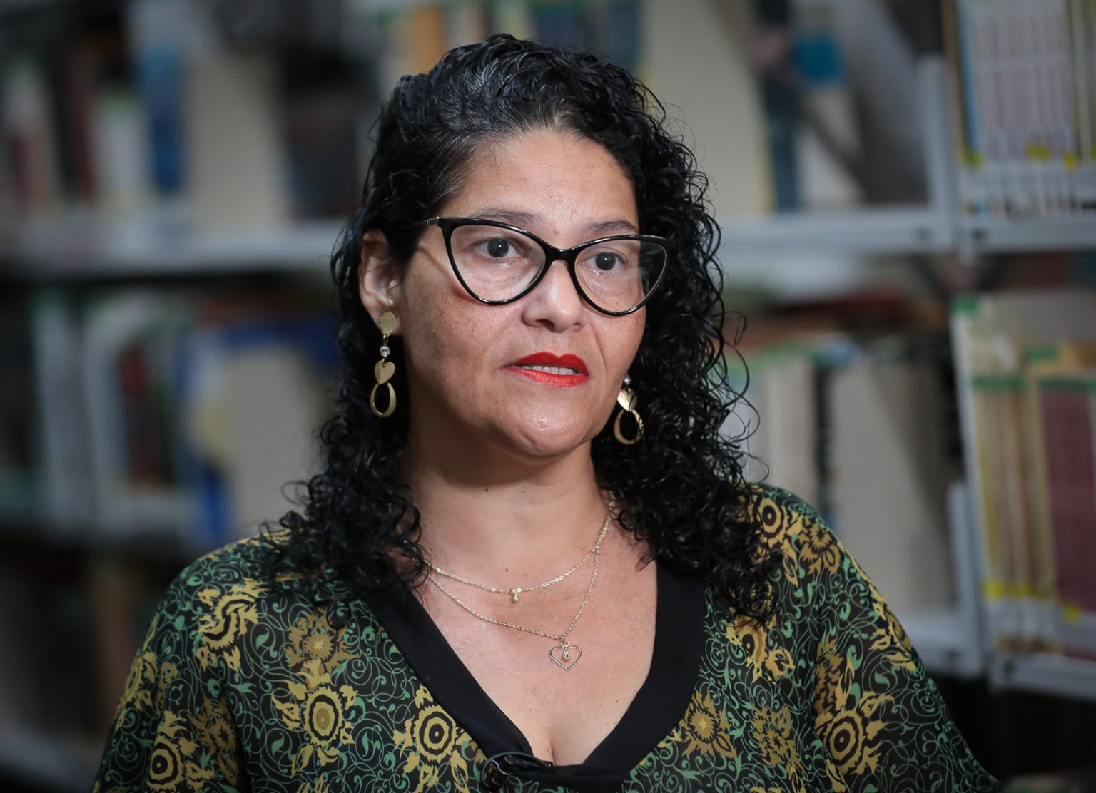 VALDINEIA ALMEIDA - BIBLIOTECÁRIA