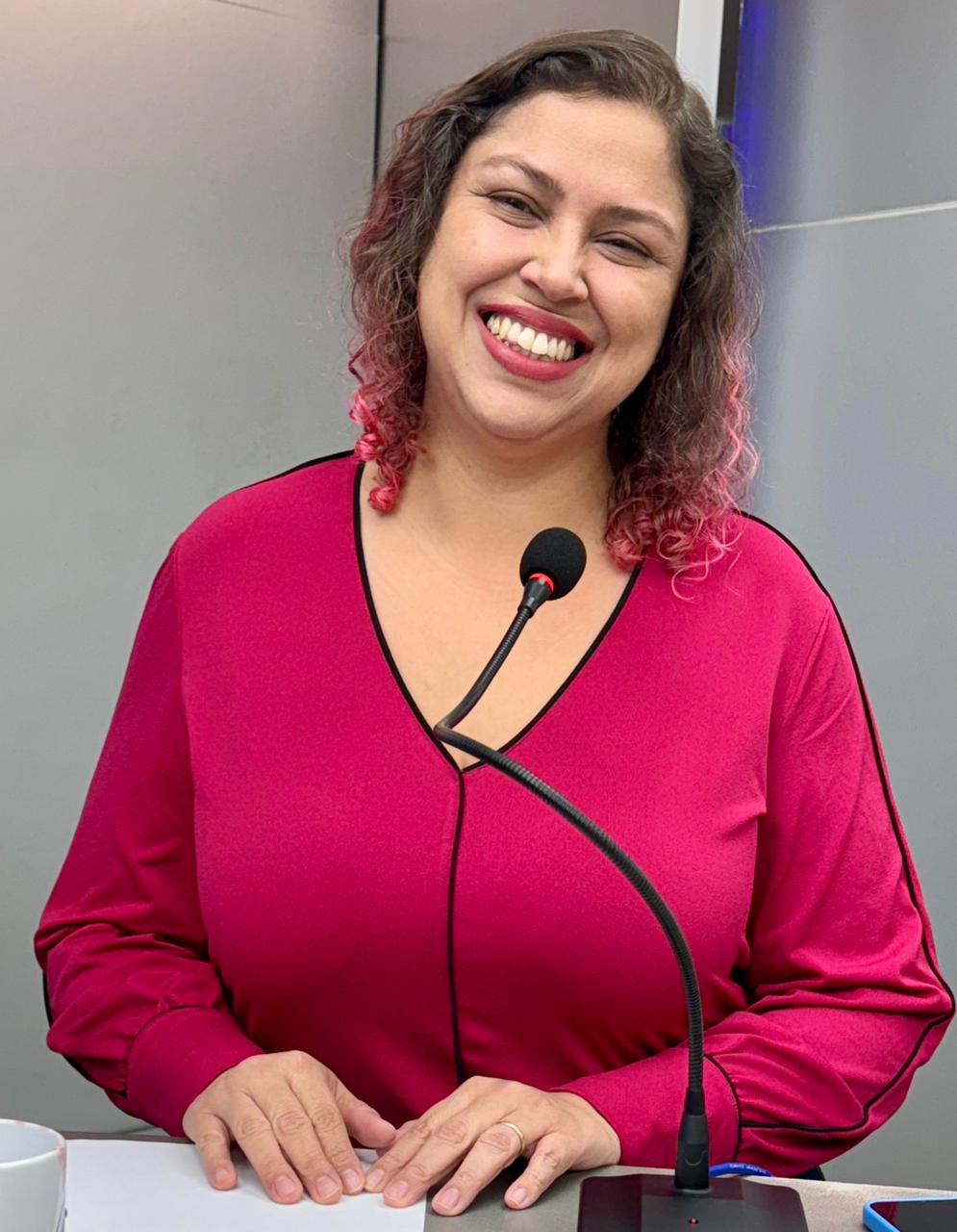 PRISCILA MENDES - ASSESSORA DE COMUNICAÇÃO